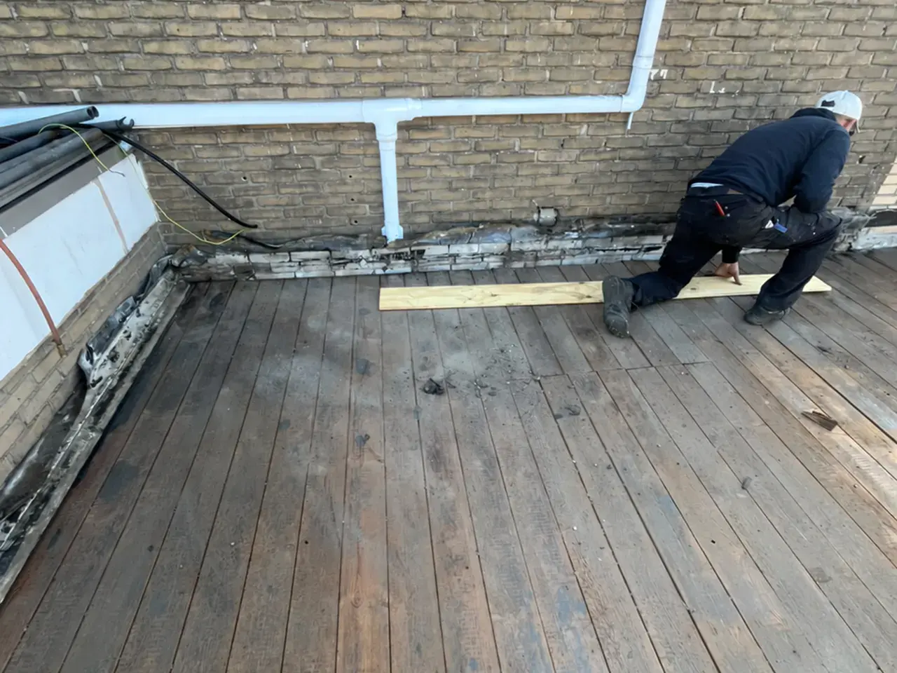 Voorbereiding en herstel van de ondergrond van een bitumen dak