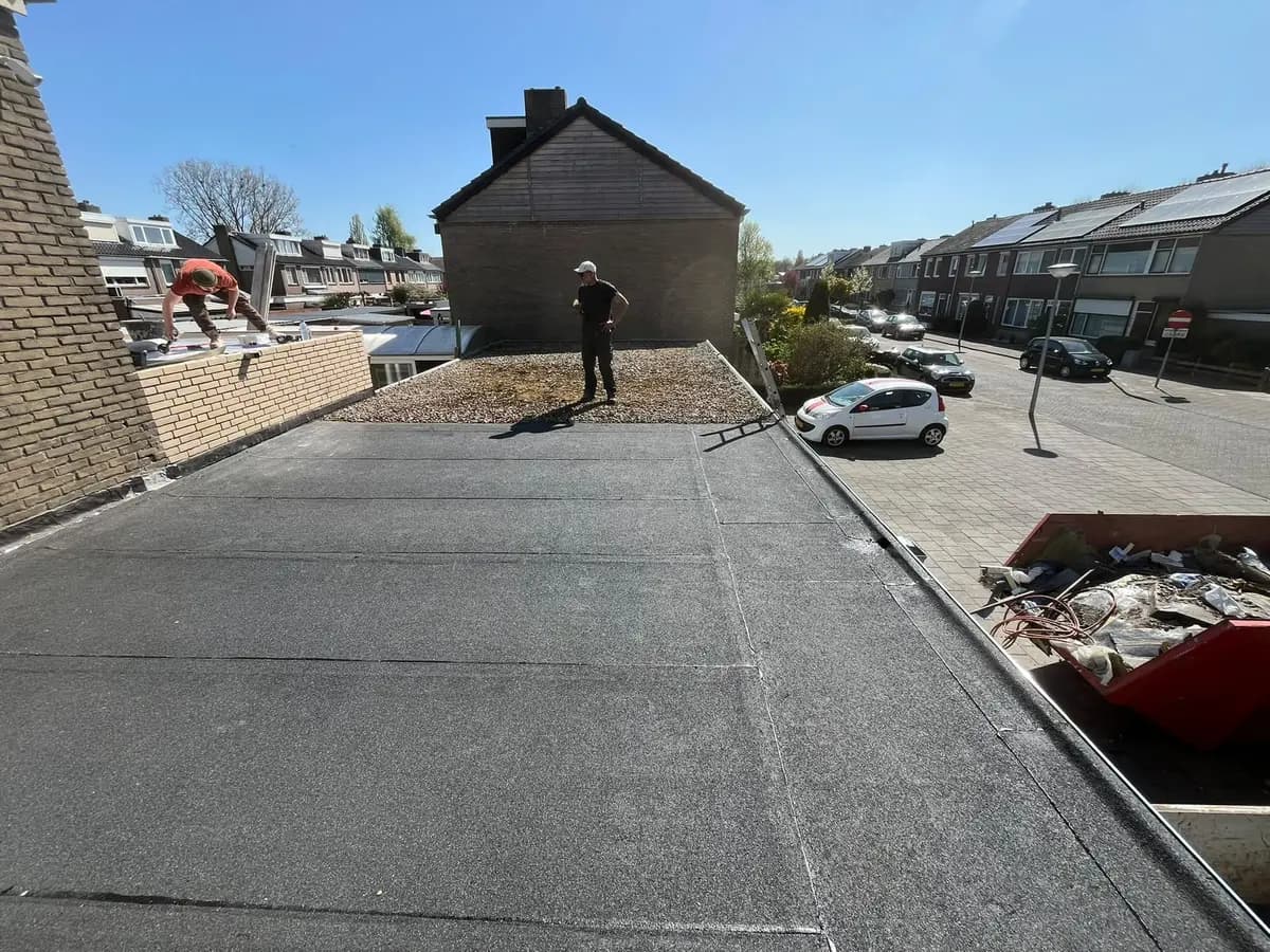 Vernieuwd bitumen dak door Kiran BV